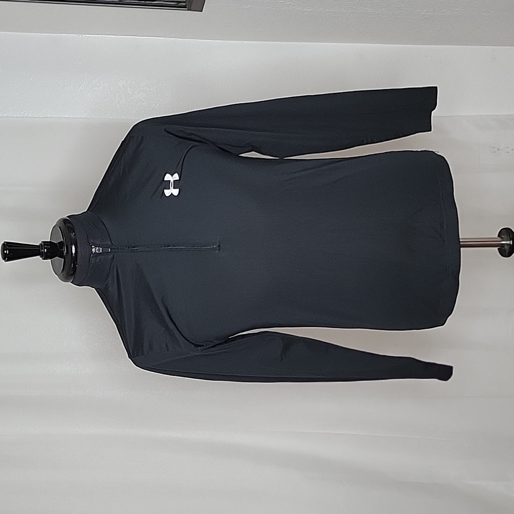 Under Armour pullover athletic top Small